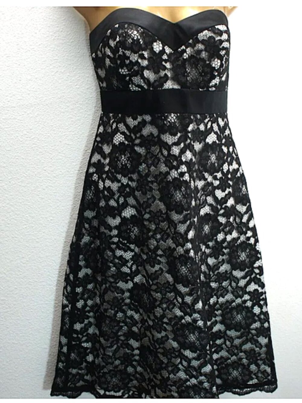 White House Black Market Black Lace Strapless Cocktail Dress size 4 NWTS